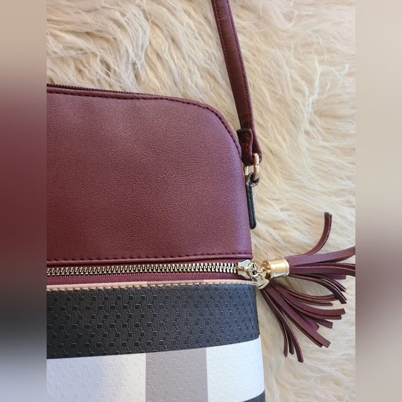 Cute Plaid Tan Burgundy Crossbody Shoulder Bag Gold Hardware - Picture 3 of 7